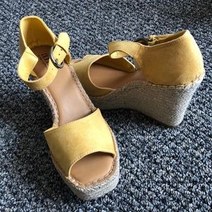 Beautiful yellow suede dress/casual raffia shoes